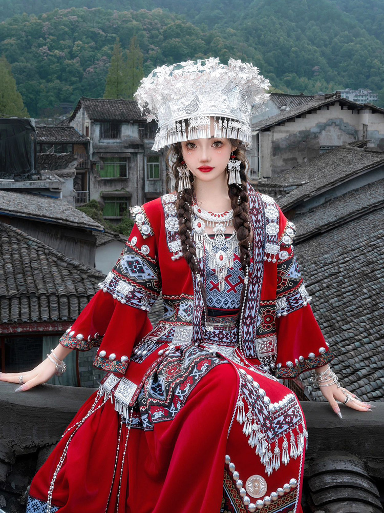正品阿卯红色苗族服装女土家族云南贵州舞蹈演出服苗寨旅拍写真新