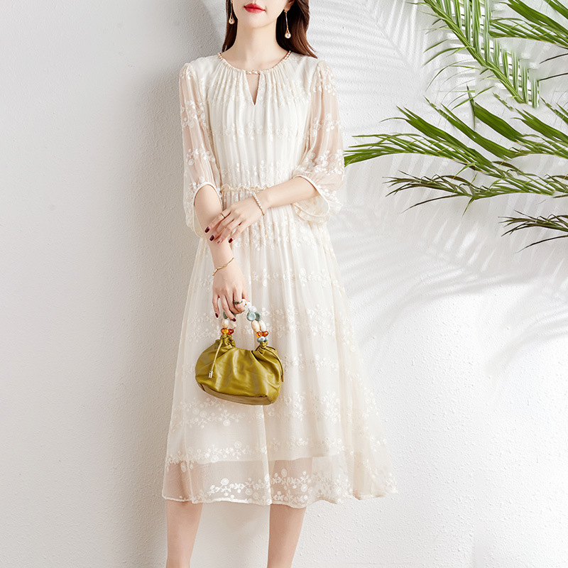 杭州真丝绣花桑蚕丝连衣裙2024夏季新款女装法式白色刺绣气质长裙