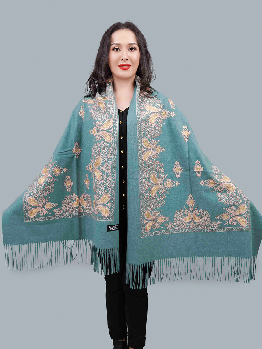 仿羊绒围巾配饰新疆民族风保暖流苏冬季青年外搭多用时尚多色披肩