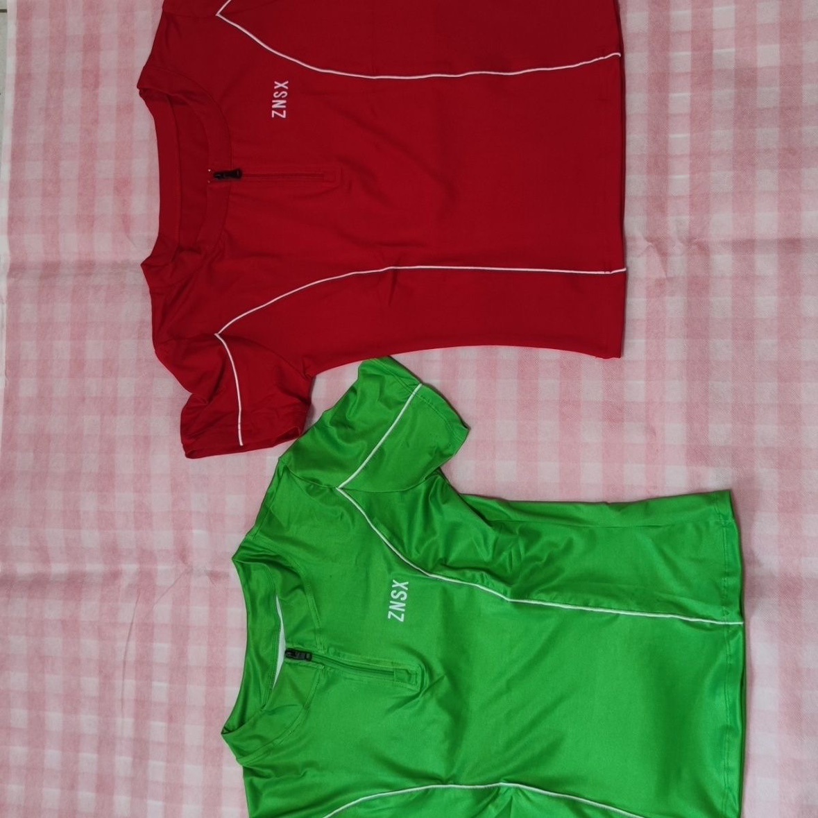张妮塑形新款红色绿色户外透气吸汗薄款半拉链瑜伽T恤上衣短袖